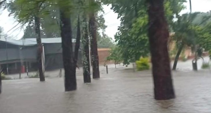 La Madrid: m&aacute;s de 30 evacuados en un operativo nocturno mientras Defensa Civil monitorea el r&iacute;o Marapa