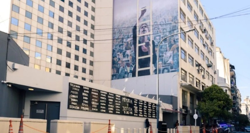 Falsa alarma en la AMIA: tras una amenaza por mail, la Polic&iacute;a Federal revis&oacute; las sedes y descart&oacute; la presencia de explosivos