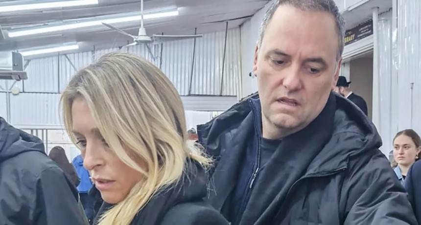 Adorni defendi&oacute; el viaje de su pareja a Nueva York y dijo que &ldquo;si pudiera volver atr&aacute;s no se hubiera subido al avi&oacute;n&rdquo;