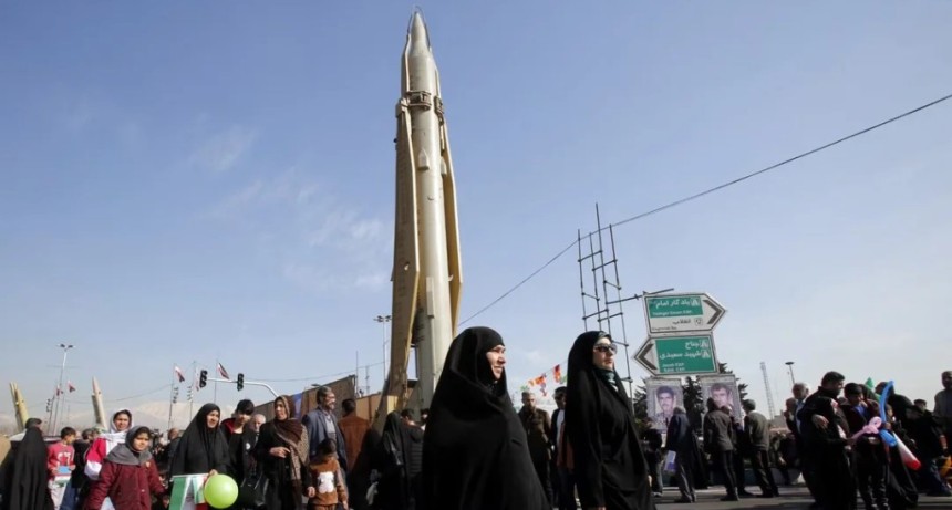 Ir&aacute;n anunci&oacute; el uso por primera vez del misil bal&iacute;stico Sejil en ataques contra objetivos en Israel