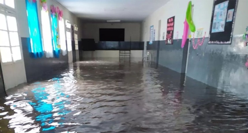 Inundaciones: m&aacute;s de 200 escuelas siguen sin condiciones para retomar las clases en Tucum&aacute;n