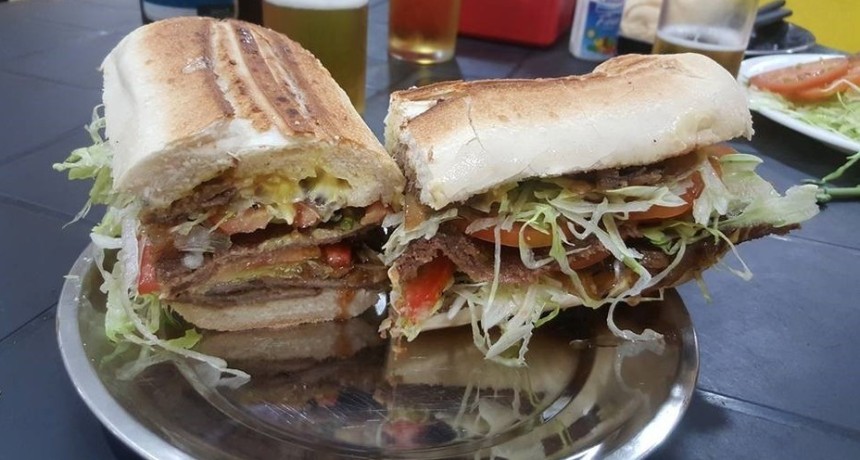 Vuelve la Semana del S&aacute;nguche de Milanesa a Tucum&aacute;n: precios, locales adheridos y c&oacute;mo participar de la Noche de las Sangucher&iacute;as