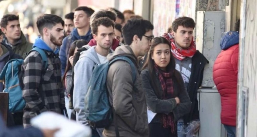 El desempleo subi&oacute; al 7,5% en el cuarto trimestre de 2025 y golpe&oacute; con fuerza a los j&oacute;venes