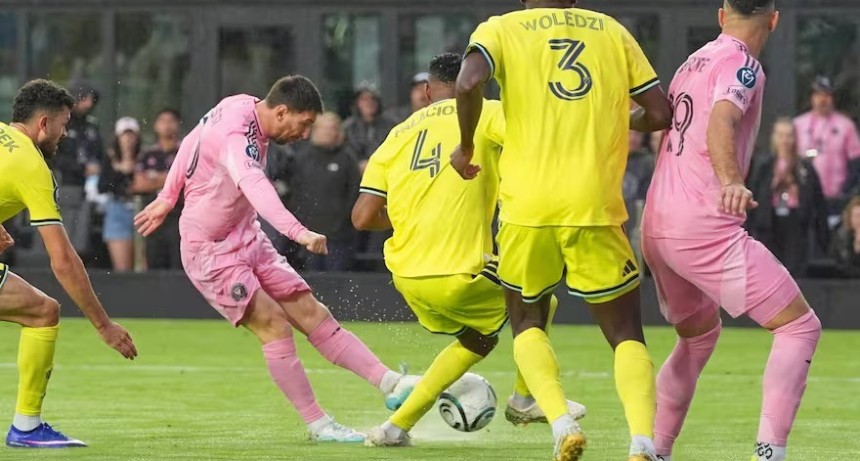 Messi lleg&oacute; a los 900 goles: los clubes, la Selecci&oacute;n y la comparaci&oacute;n con Cristiano Ronaldo en la b&uacute;squeda del r&eacute;cord