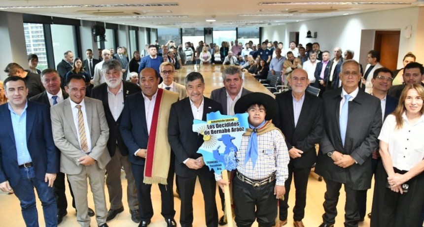 Bernab&eacute; Ar&aacute;oz da nombre al sal&oacute;n del octavo piso de la Legislatura tucumana: &ldquo;La Patria a&uacute;n est&aacute; en deuda con &eacute;l&rdquo;