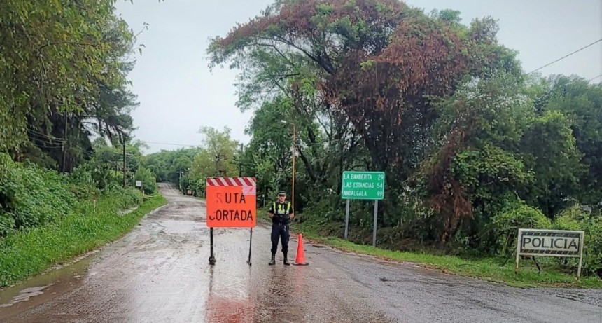 Crecida del r&iacute;o Medina provoc&oacute; el desborde en Aguilares y oblig&oacute; a cortar la ruta nacional 65
