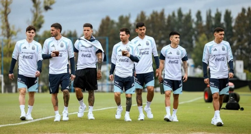 Scaloni define los &uacute;ltimos detalles antes del amistoso ante Zambia: ensayo con la Sub 20 y trabajos regenerativos