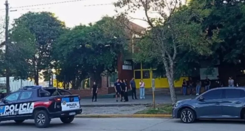 Un estudiante irrumpi&oacute; con una escopeta oculta en un estuche de guitarra y abri&oacute; fuego en una escuela de Santa Fe