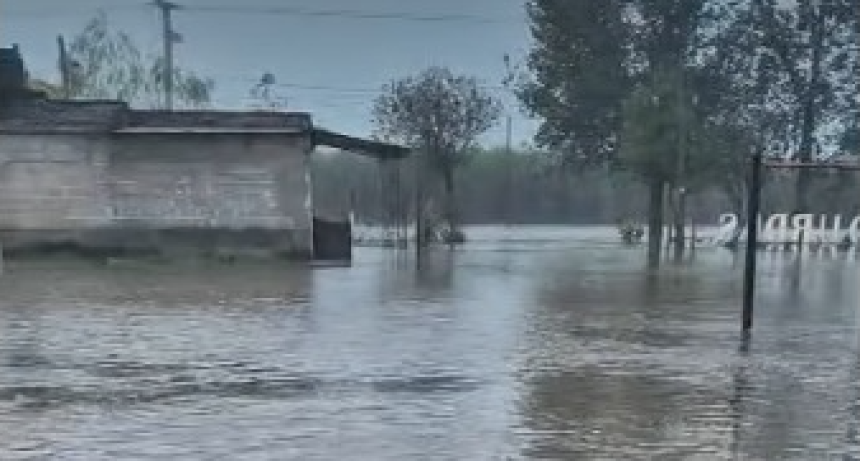 Los Agudos: vecinos volvieron a sufrir la crecida del r&iacute;o Medina tras intensas lluvias en la zona de monta&ntilde;a