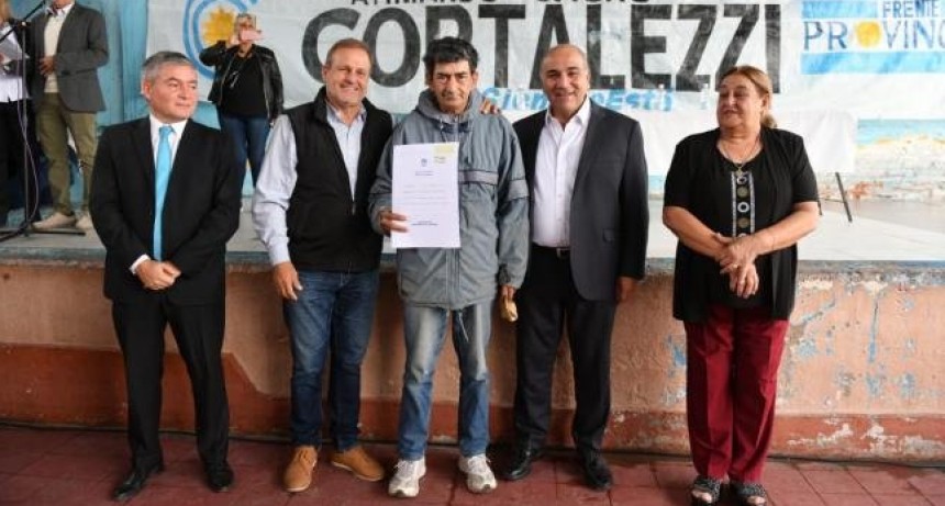 Entregaron escrituras a familias del sur capitalino