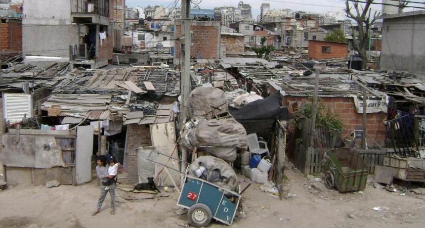 Pobreza en aumento e indigencia en descenso