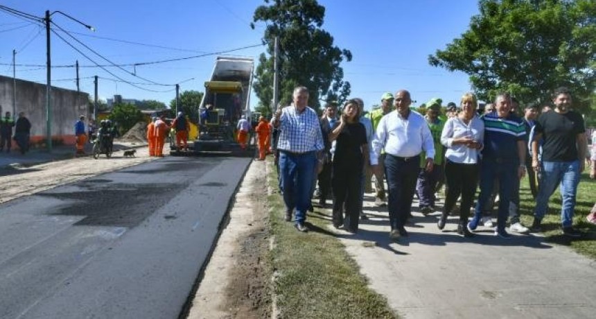El Gobierno realiza obras de asfalto en el barrio Diego de Villarroel