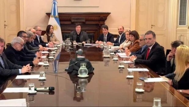 Milei desmitió que el embajador de Israel haya participado de la reunión del Comité de Crisis, como informó el Gobierno