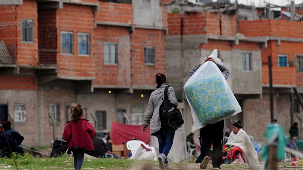 El 51,8% de los argentinos es pobre según un estudio