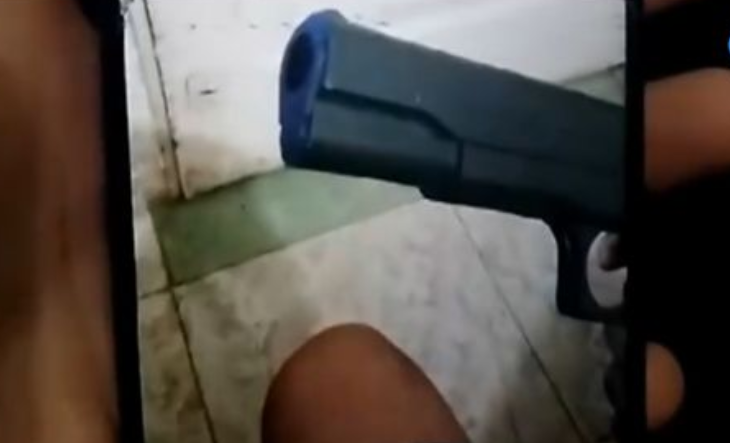 Un estudiante de 14 años llevó un arma al colegio y amenazó con cometer una masacre en González Catán