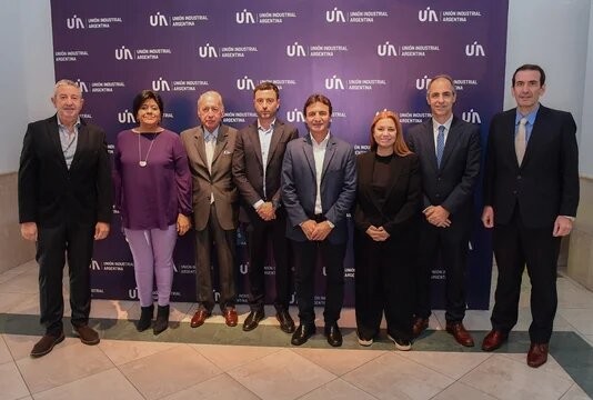 Roberto Sánchez, junto a otros diputados de la UCR, se reunieron con la UIA