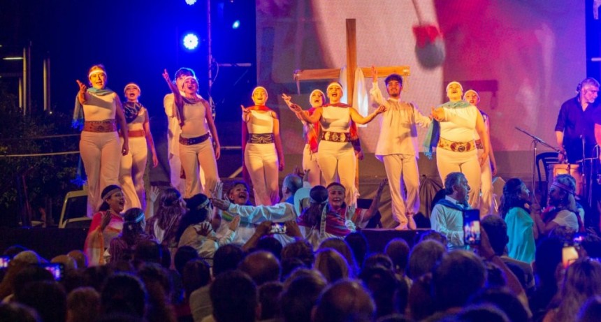 Los vecinos de Capital disfrutaron de la Misa Criolla y del Ballet Tucum&aacute;n