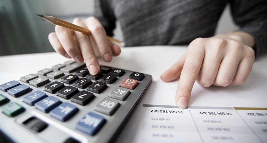 Fijarían el piso de Ganancias en 1,8 millones de pesos