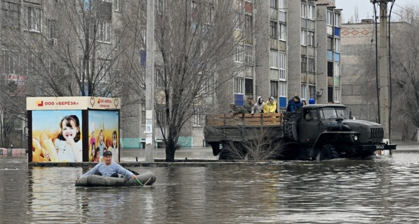 Más de 100 mil evacuados en Rusia y Kazajistán por inundaciones