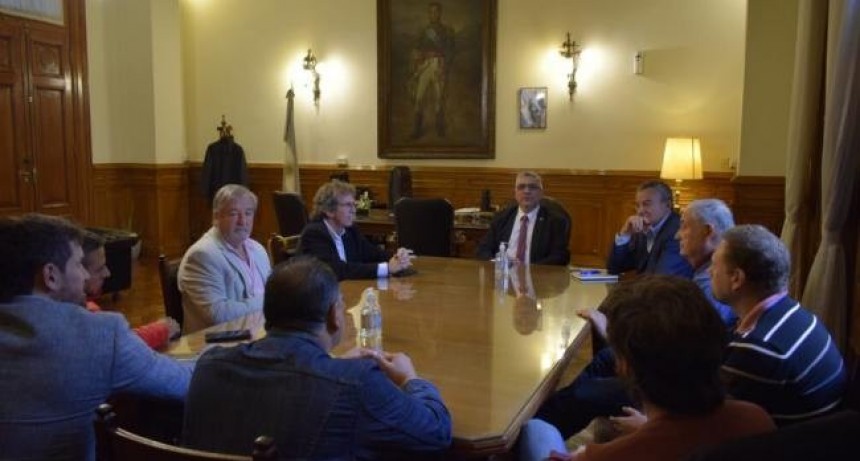 Buscan fortalecer la actividad de las industrias de frigoríficos y textiles de Tucumán