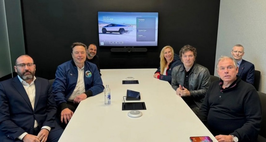 Milei se reunió con Elon Musk y recorrió la fábrica de Tesla