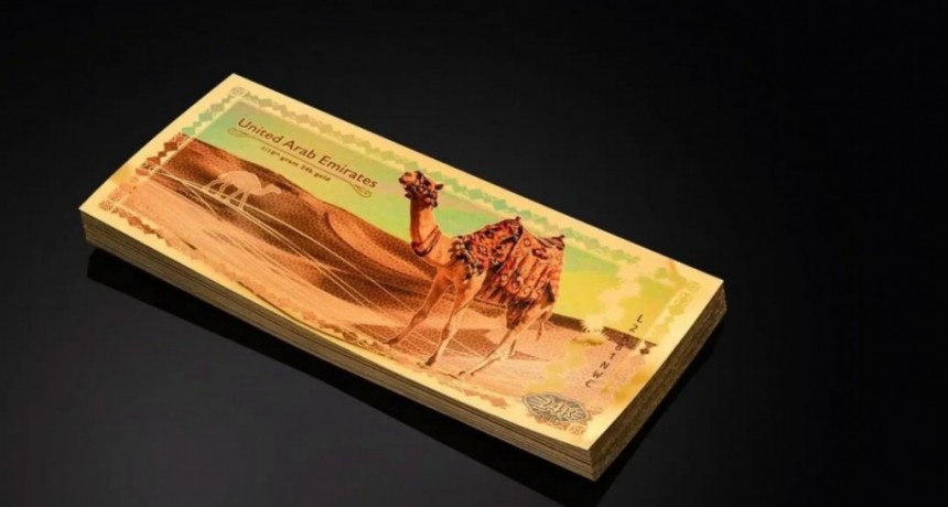 Dubai sacó un billete de oro de 24 kilates