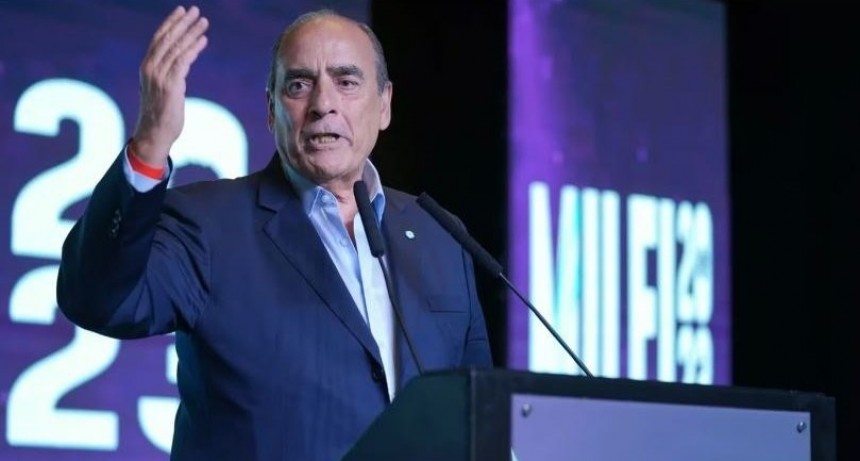 Francos calificó de error el aumento salarial en el Senado y admitió que Milei tenía conocimiento