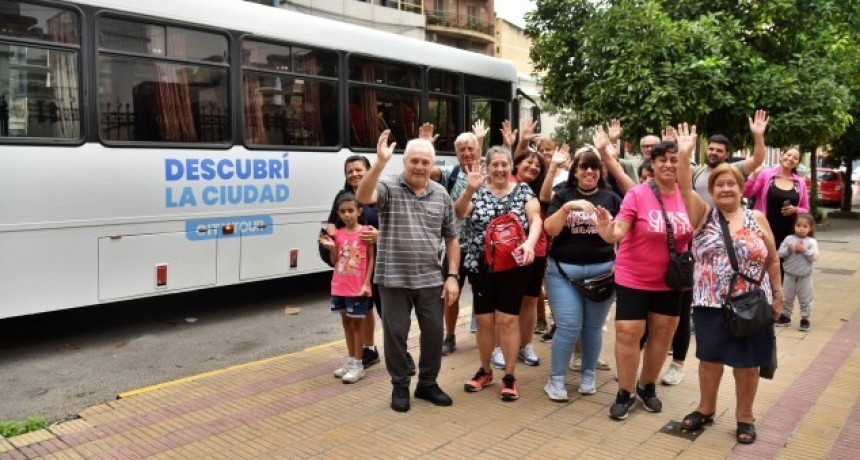 El Bus Turístico Municipal sigue ofreciendo paseos gratuitos por San Miguel de Tucumán