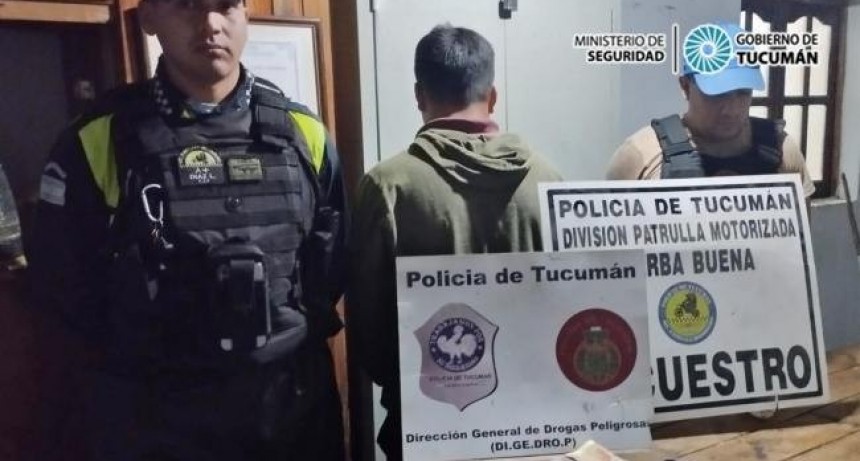 Policías atraparon a un hombre con una causa vigente y descubrieron que llevaba drogas