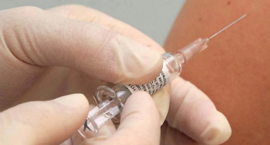 Ordenan la vacunación a una niña cuyos padres son antivacunas