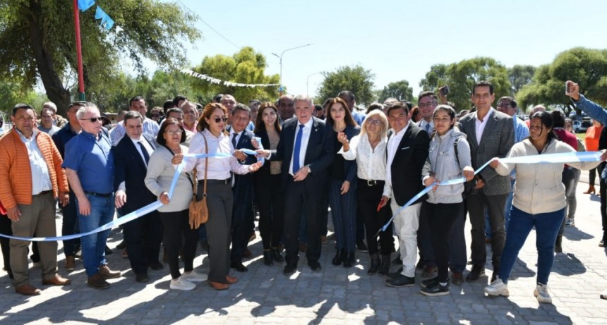 Inauguran obras por el aniversario de la comuna 7 de Abril