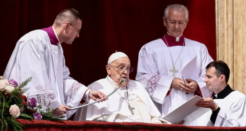 De la clínica al papamóvil: la odisea pascual de un Francisco que no se rinde