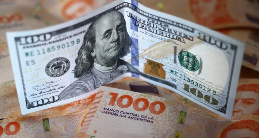 Primera semana sin cepo: el dólar se estabiliza pero la inflación sigue en la mira