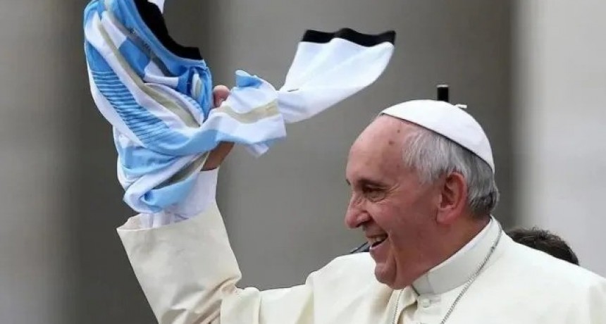 Minuto de silencio y postergaciones: cómo el fútbol homenajea al Papa Francisco