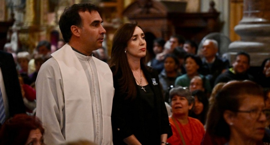 Homenaje con polémica: Villarruel abucheada tras misa por Francisco en su barrio