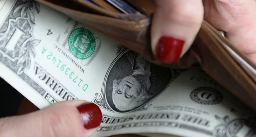 El BCRA apuesta fuerte: ofrece comprar dólares a  1.000 para recomponer reservas