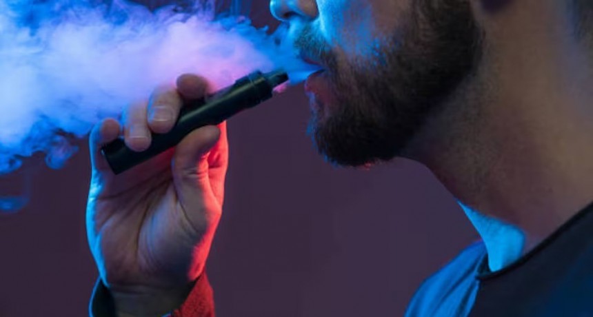 Tucumán busca prohibir el vapeo en espacios públicos: avanzan con una reforma a la ley antitabaco