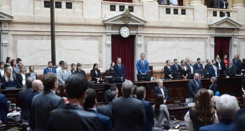 Unión inesperada en el Congreso: sesión de homenaje al papa Francisco eclipsa tensiones políticas