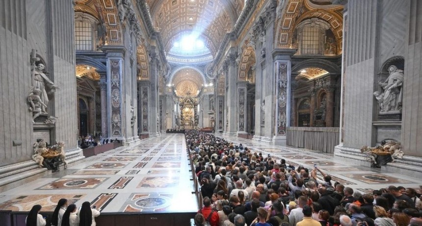 Unas 90 mil personas despidieron al papa Francisco en la Basílica de San Pedro