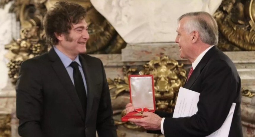 Milei retornó de Roma y condecoró al economista anarcocapitalista Jesús Huerta de Soto