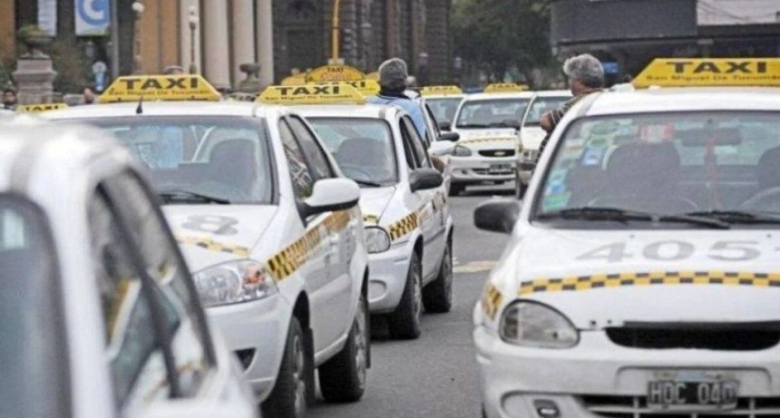 Taxistas protestan en el centro: piden frenar a Uber y aumentos tarifarios