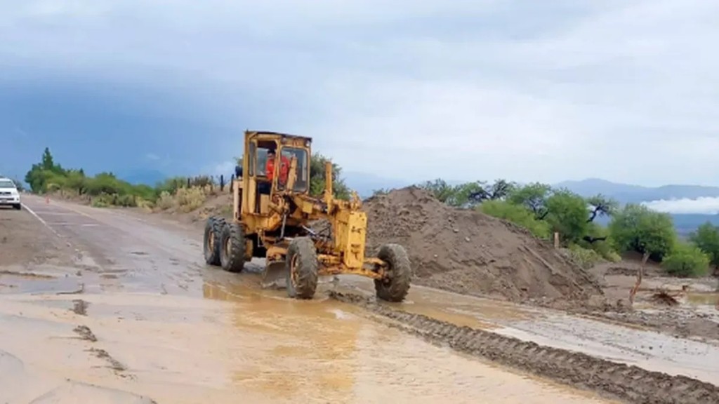 Restablecen la transitabilidad en la Ruta Nacional 40 entre Colalao del Valle y la RP357, pero piden precauci&oacute;n por aluviones