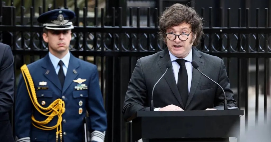 Javier Milei advirti&oacute; al Reino Unido por la explotaci&oacute;n petrolera en Malvinas y anunci&oacute; el 10% de las privatizaciones para armamento