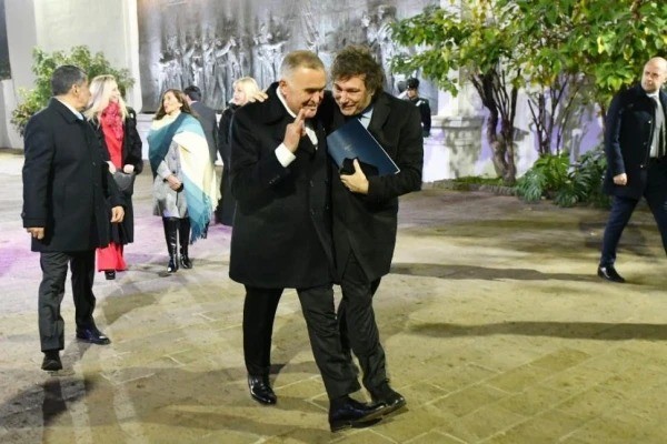 El Gobierno habilit&oacute; adelantos de coparticipaci&oacute;n por $400.000 millones para 12 provincias, entre ellas Tucum&aacute;n