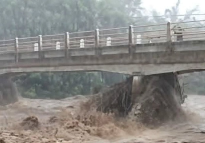 Temporal: desbordes de r&iacute;os, anegamientos en 10 departamentos y monitoreo del dique Escaba