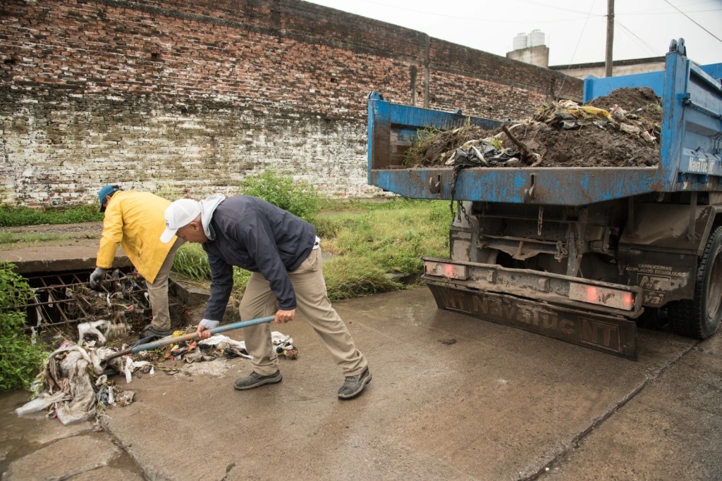 San Miguel de Tucum&aacute;n: contin&uacute;an los trabajos de limpieza en canales y alcantarillas