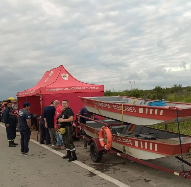 Bomberos voluntarios denunciaron agresiones y el robo de una lancha de rescate en Aguilares