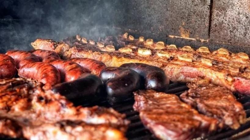 El asado en Tucum&aacute;n cuesta cada vez m&aacute;s caro: armar un encuentro para cinco personas demanda casi $40.000 solo en carne