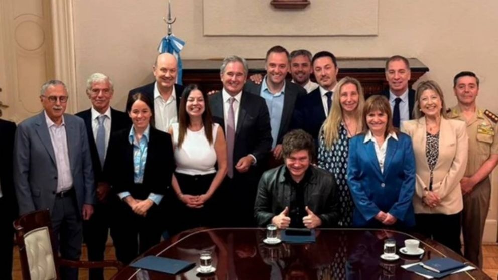 El Gobierno de Milei desbloque&oacute; los salarios del Gabinete en enero de 2026: aumentos de hasta 123% para ministros y secretarios