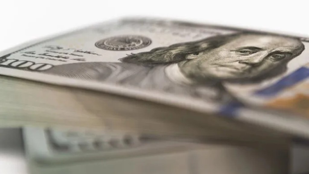 El d&oacute;lar mayorista cerr&oacute; por debajo de los $1.370 y el BCRA compr&oacute; USD 457 millones, la mayor cifra diaria en casi dos a&ntilde;os